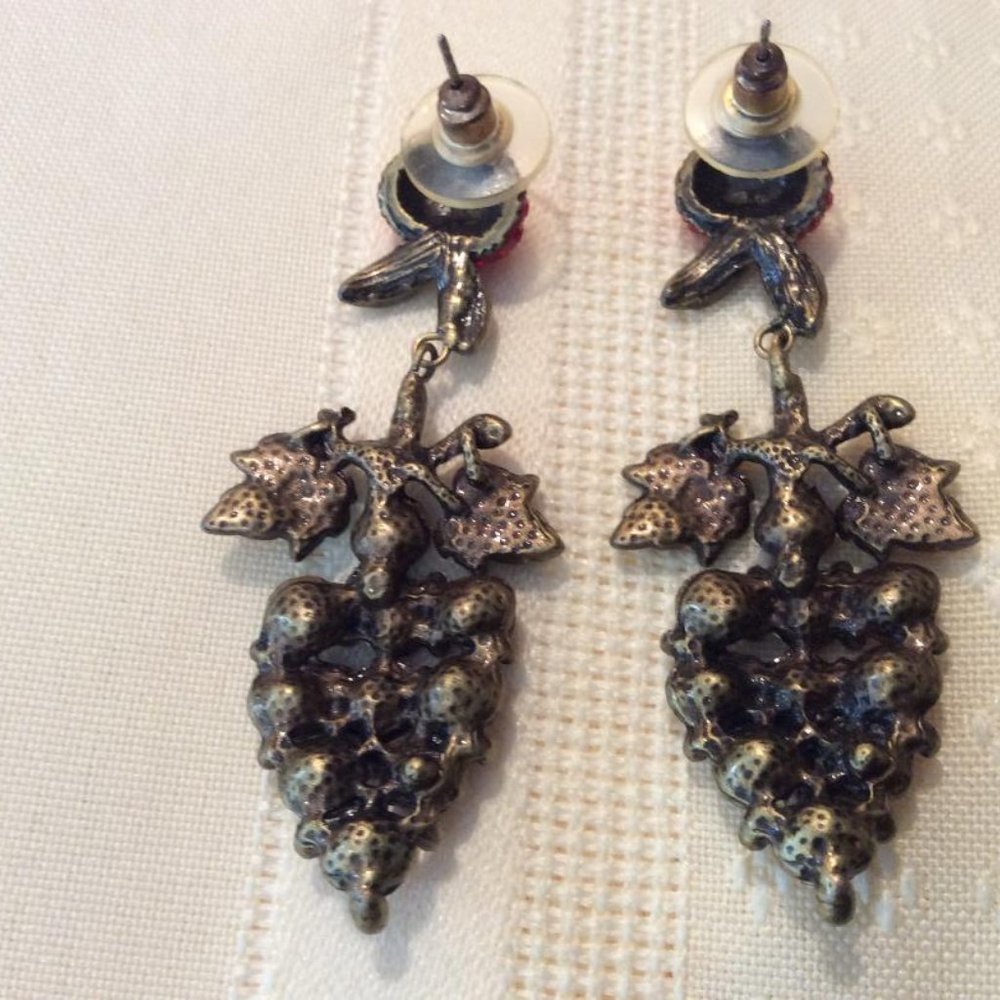 Bunch of Grapes Vintage Earrings: colorful crystal clusters; pierced ears; EUC - Picture 2 of 2
